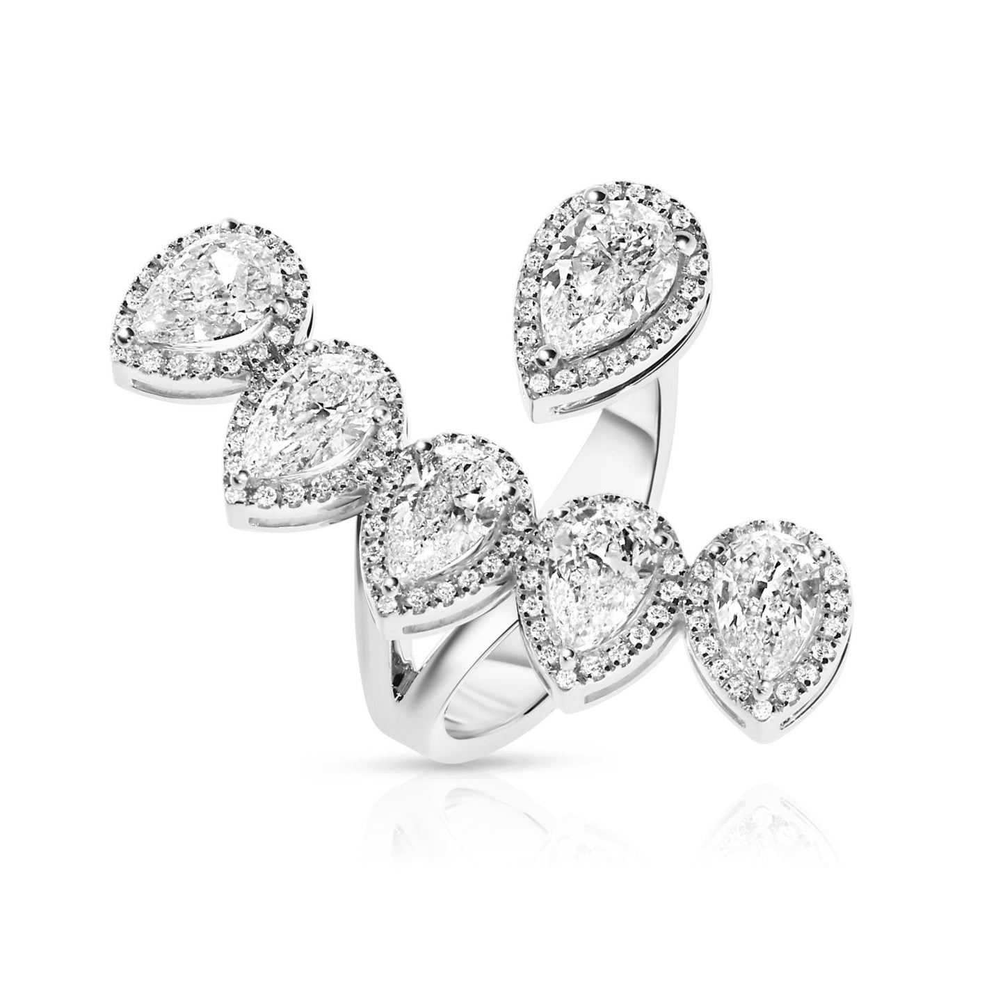 Experience the essence of grace with the Eternal Grace silver pendant, featuring a round-cut diamond. Available in 14K or 18K gold. Ideal for celebrating timeless beauty and life's precious moments.