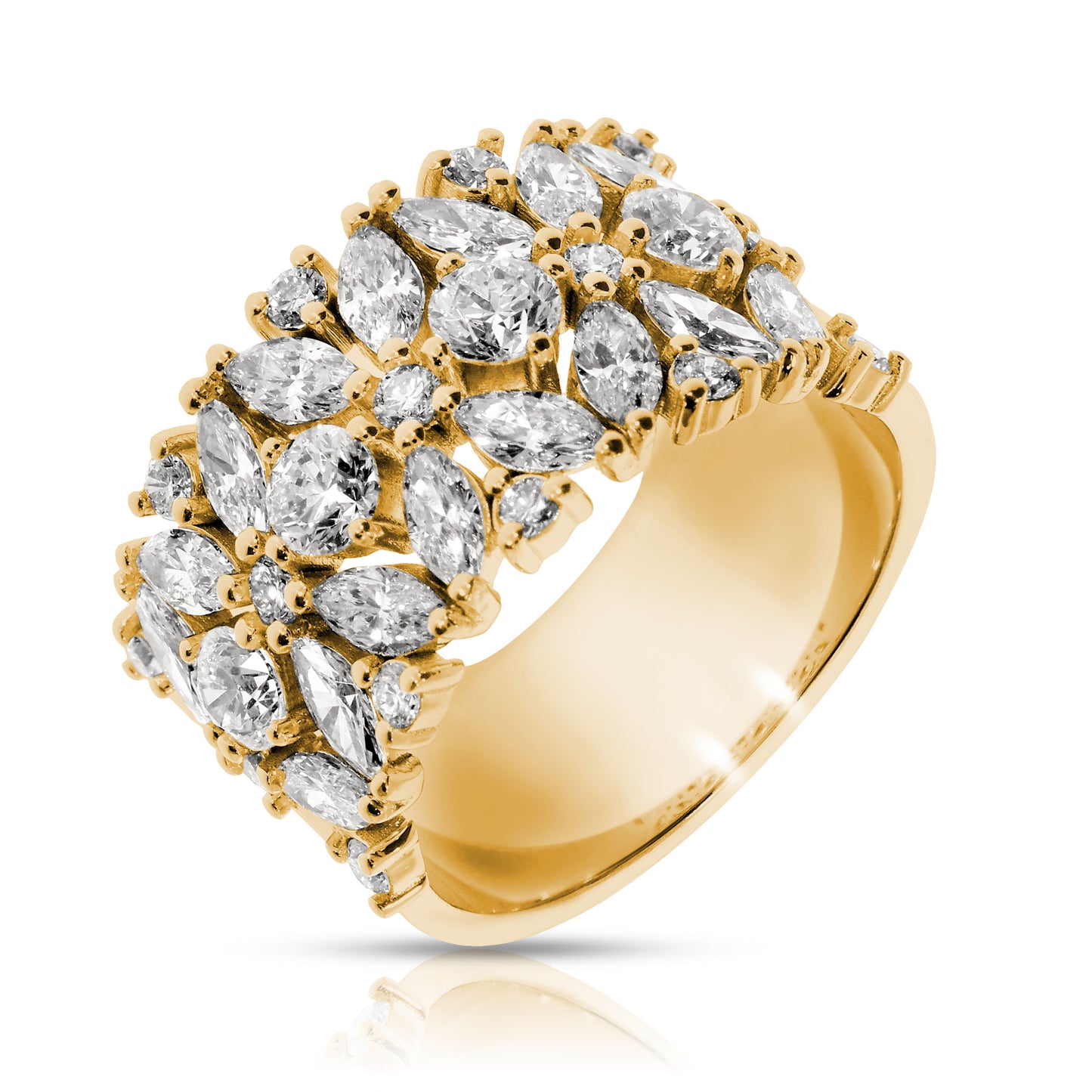 Capture the beauty of a starry night with the Celestial Cascade Gold ring, adorned with marquise-cut diamonds. Ideal for celebrating milestones or symbolizing an endless love story.