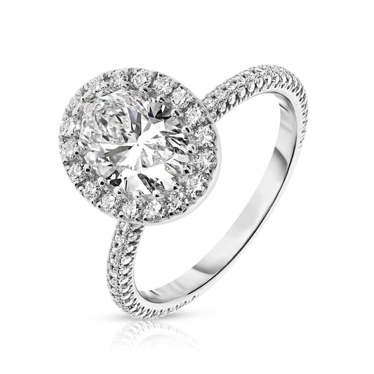 Experience the majesty of the cosmos with the "Celestial Aura" ring, featuring an oval diamond framed by a halo in gold. Perfect for engagement or as a symbol of love.