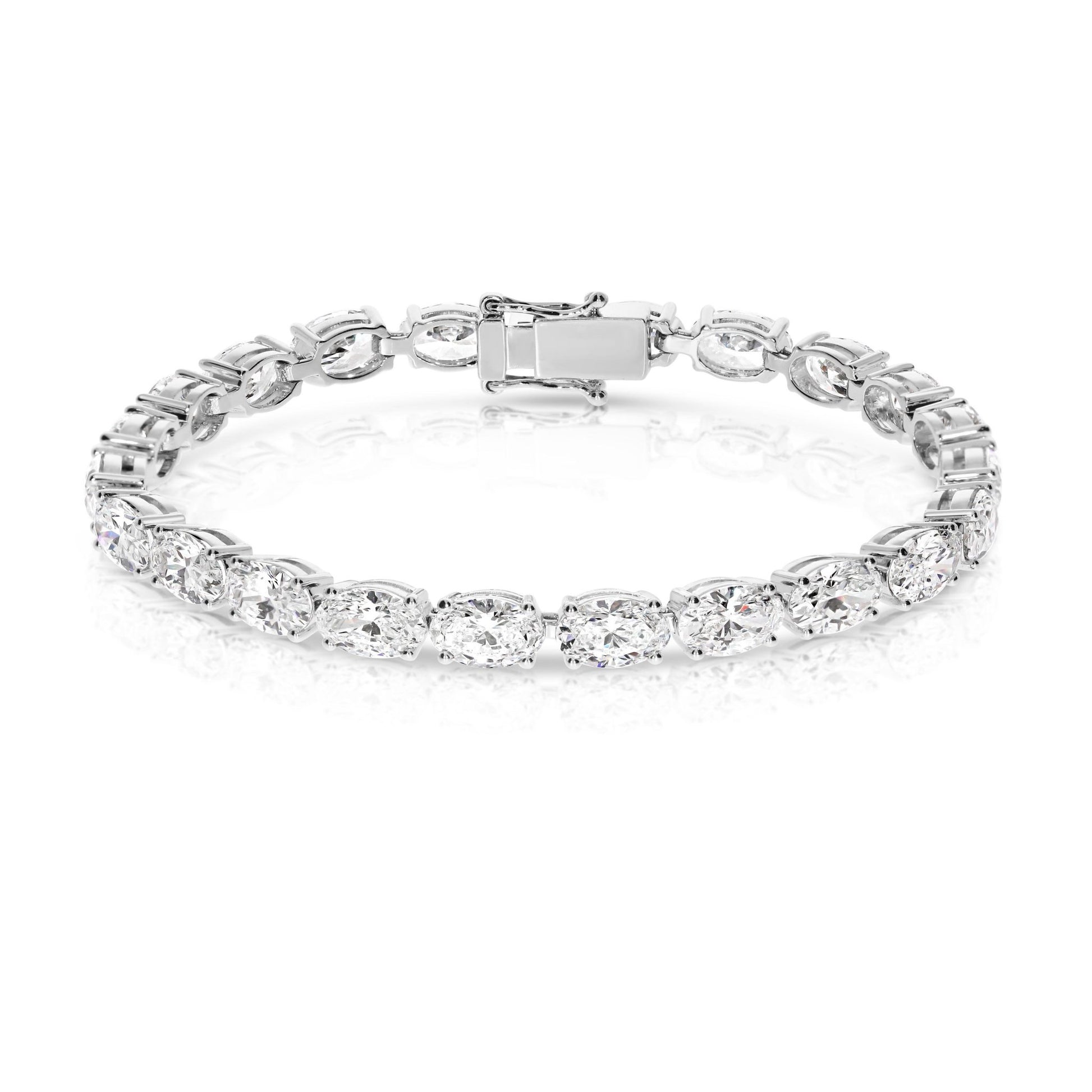 The "Eclipse Radiance" Gold tennis bracelet is a celestial symphony in motion, echoing the ethereal allure of a lunar eclipse. Lined with captivating oval-cut diamonds, it symbolizes elegance and timelessness.