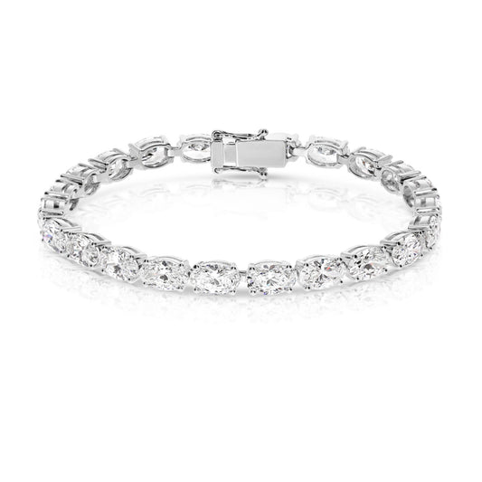 The "Eclipse Radiance" Gold tennis bracelet is a celestial symphony in motion, echoing the ethereal allure of a lunar eclipse. Lined with captivating oval-cut diamonds, it symbolizes elegance and timelessness.
