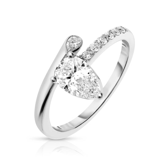 Awash in celestial elegance, the 'Eternal Radiance' gold sidestone ring is a masterpiece symbolizing everlasting love. Featuring a pear-shaped diamond and sparkling accent stones, this luxurious piece is perfect for engagements or to celebrate enduring bonds.