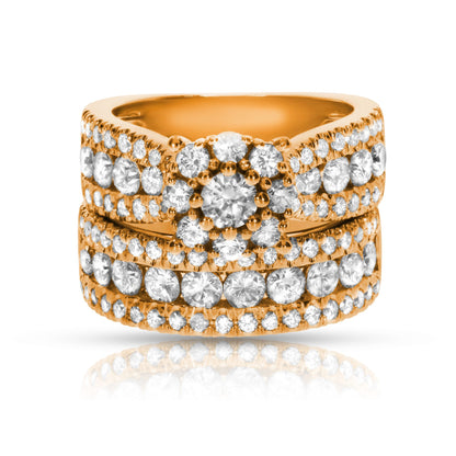 Embark on an enchanting journey of elegance with the 'Eclipse of Grace' gold halo ring, adorned with a sparkling round-cut diamond, this piece is delicate and mysterious, perfect for anniversaries or a token of eternal love.