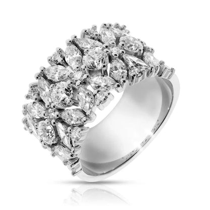 Capture the beauty of a starry night with the Celestial Cascade Gold ring, adorned with marquise-cut diamonds. Ideal for celebrating milestones or symbolizing an endless love story.