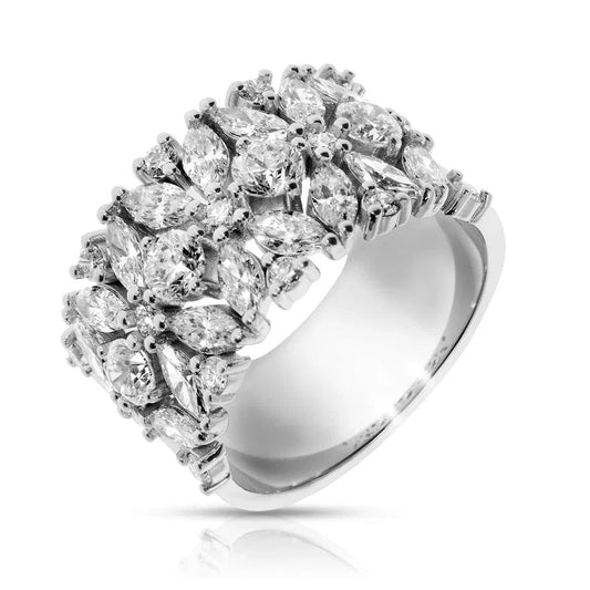Capture the beauty of a starry night with the Celestial Cascade Gold ring, adorned with marquise-cut diamonds. Ideal for celebrating milestones or symbolizing an endless love story.